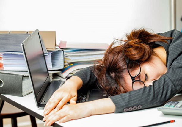 How to Stay awake & feel less sleepy at Work