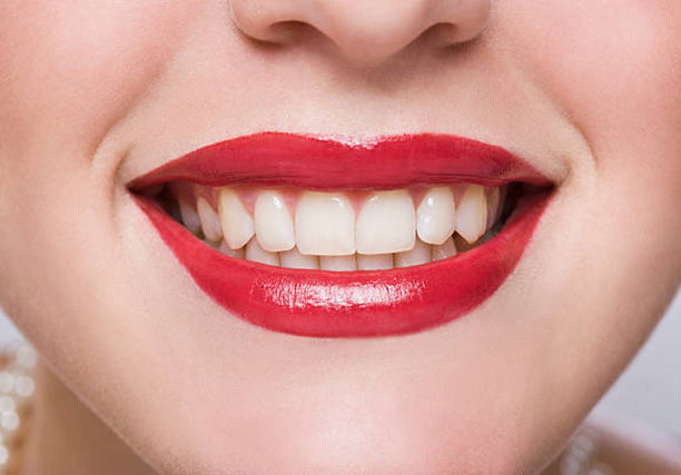 How to get beautiful White Teeth without any Side Effects!